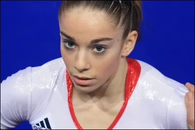 Quel est le nom de cette gymnaste ?