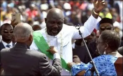 Le 22 janvier 2018, de quel pays George Weah est-il devenu le président de la République ?