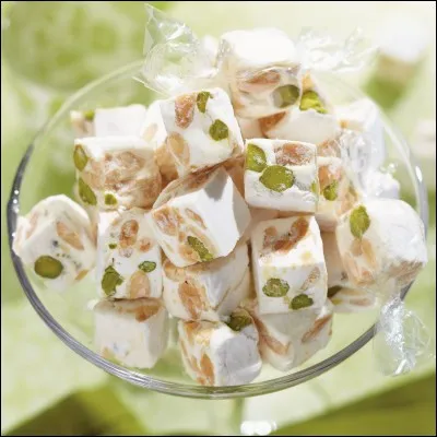 De quelle ville de la Drôme le nougat est-il une spécialité ?