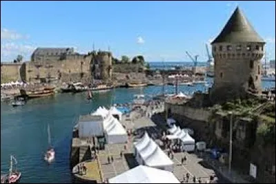 Nous commençons avec la ville de Brest (Finistère), où les habitants portent le gentilé ...