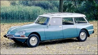 Quelle est cette vieille voiture ?