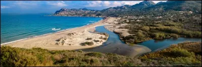 Sur quelle île française se situe le désert des Agriates ?