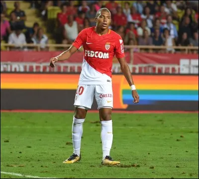 Quel est le nom de ce footballeur ?