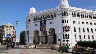 Quel est le nom de ce monument construit en 1910 à Alger ?