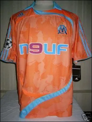 A quel club appartient ce maillot ?