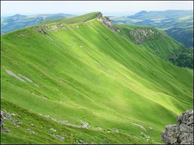 Ce volcan est le point culminant de l'Auvergne.