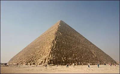 La pyramide de Khéops fait combien de mètres de haut ?