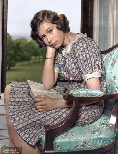 Nous sommes en juin 1940 ! Cette jeune fille pensive n'est pas encore connue sous son premier titre officiel, en plus, elle ne sera que « présomptive » !
Qui est-elle ?