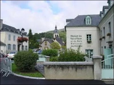 Nous débutons cette nouvelle promenade en Occitanie, à Arrens-Marsous. Commune de la banlieue d'Argelès-Gazost, elle se situe dans le département ...