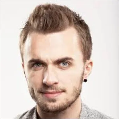 Comment se prénomme Squeezie ?