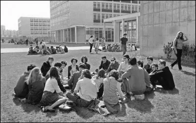 Quelle est l'université dans laquelle est né le "mouvement du 22 mars", considéré comme prélude à la révolte étudiante ?