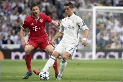 Dans quelle équipe nationale joue Cristiano Ronaldo ?