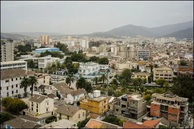 Annaba est une ville située :