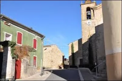 Nous commençons notre balade en région P.A.C.A., dans les rues de Cruis. Village de l'arrondissement de Forcalquier, labellisé "villages et cités de caractère", il se situe dans le département ...