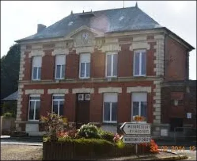 Notre balade commence debout, à Assis-sur-Serre. Village des Hauts-de-France, il se situe dans le département ...