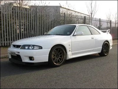 Commençons par une voiture japonaise. Cette voiture a été produite de 1993 à 1999. Quel est son nom ?