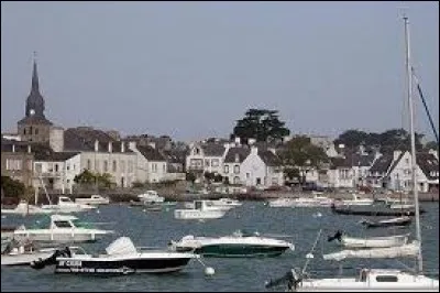 Pour commencer cette balade, nous partons en Bretagne, à Baden. Ville de l'agglomération de Vannes, elle se situe dans le département ...