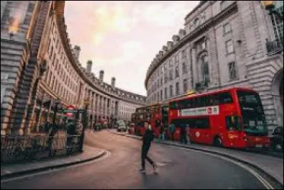 Quels monuments ne sont pas à Londres ?