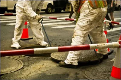 Que sont les égoutiers quand ils sont recrutés par la ville ?