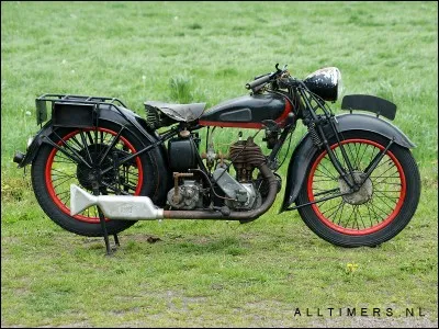 Quelle est cette marque dijonnaise disparue en 1959 suite à son rachat par Peugeot qui équipait la gendarmerie et fabriquait aussi des landaus et des poussettes ?