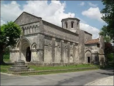 Notre balade commence devant l'église Saint-Eutrope de Biron. Village Charentais-Maritime, il se situe en région ...