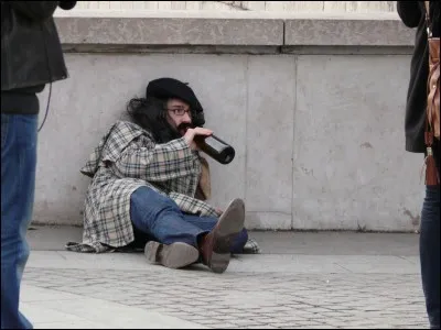 Tu vois une personne pauvre dans la rue. Que fais-tu ?