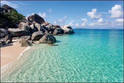 La mer des Caraïbes borde environ 35 pays et territoires des Antilles, de l'Amérique centrale et du nord de l'Amérique du Sud.