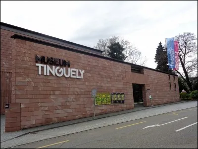 Le musée Tinguely se trouve à Berne.