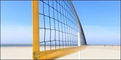 En jouant au volley, un ami se prend une belle gamelle. Que fais-tu ?