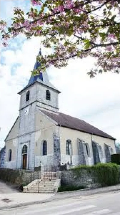 Nous débutons notre balade dans le Grand-Est, devant l'église Saint-Lambert d'Attignéville. Nous sommes dans le département ...