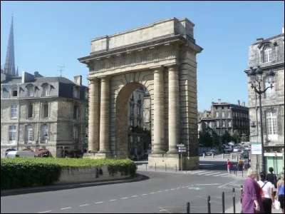 Quelle est la station de tramway desservie par les lignes A et C ?