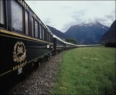 Mis en circulation à la fin du XIXe siècle, ce train mythique offrait à ses passagers de relier Paris à Constantinople dans un confort sans pareil et en un temps record de quatre jours. Sans contredit, il s'agit d'une pièce maîtresse du patrimoine ferroviaire français, une marque déposée à l'honneur de la SNCF.