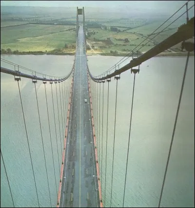 Quelle est la longueur du pont de Tancarville ?