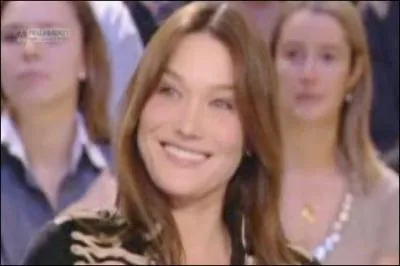 Qu'a rpondu Carla Bruni  Michel Denisot qui lui demandait ce qu'elle pensait de la main de Thierry Henry?