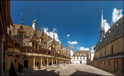 Nous débutons ce quizz à Beaune (Côte-d'Or). Les habitants de cette ville connue pour ses hospices se nomment les ...