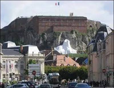 Nous débutons à Belfort (Territoire de Belfort). Les habitants de cette ville connue pour son lion se nomment les ...