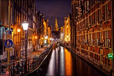 Comment appelle-t-on les habitants d'Amsterdam, la "Venise hollandaise" ?