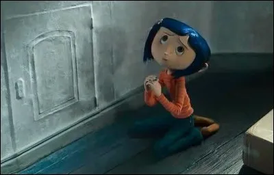 Qu'est-ce qu'il y a derrière cette porte la 1re fois que la mère de Coraline l'ouvre ?