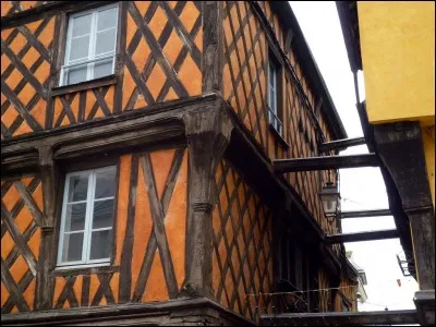 Quel est l'autre nom des maisons en pan de bois ?