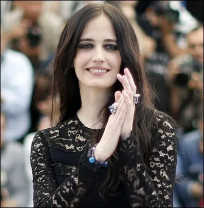 Sa sur jumelle se prénomme Joy, et s'intéresse aux chevaux. Eva Green, elle, a repris la même profession que sa célèbre mère, actrice elle aussi. Qui est sa mère ?