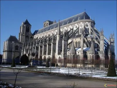 Dans quelle ville se situe cette cathédrale ?