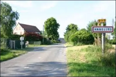 Nous commençons notre promenade dans les Ardennes, à l'entrée du village d'Annelles. Nous sommes en région ...