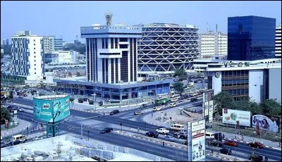 Grande ville d'Afrique de l'Ouest sur le golfe de Guinée , capitale du Ghana, c'est :