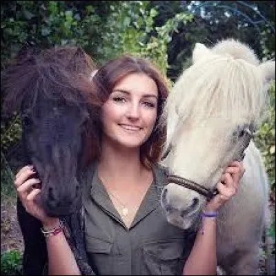 Comment s'appelle le 1er poney qu' Equismall a eu ?