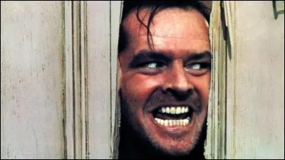 Ce visage vous dit quelque chose ?
Jack Torrance s'installe avec sa famille dans l'hôtel Overlook, Colorado. Isolé du monde, La folie s'insinue progressivement dans son esprit.
C'est...