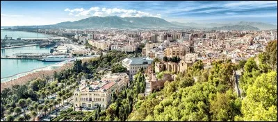 Cette ville espagnole, sur la côte sud de l'Andalousie, c'est :