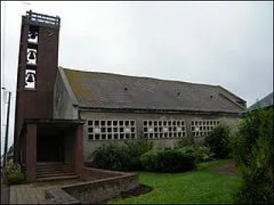 Nous commençons cette nouvelle balade devant l'église Saint-Quentin de Foucaucourt-en-Santerre. Village des Hauts-de-France, dans l'arrondissement de Péronne, il se situe dans le département ...