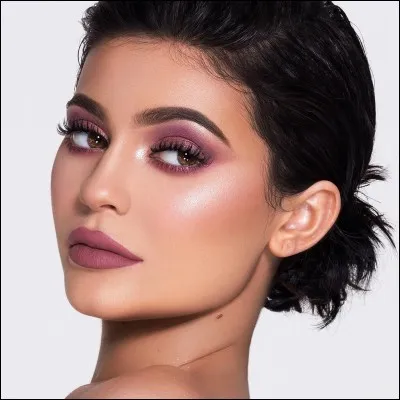 En quelle année est née Kylie Jenner à ton avis ?