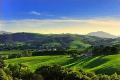 Quelles sont les trois couleurs du drapeau du Pays basque ?