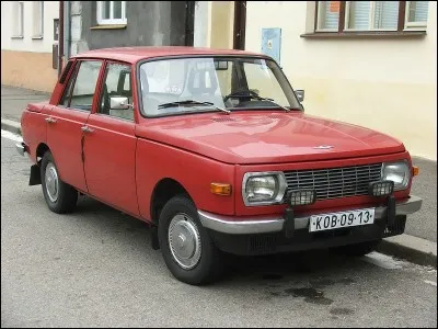 Commençons par une voiture allemande. Cette voiture est connue vue de son lieu de production. Quelle est cette voiture de la RDA ?